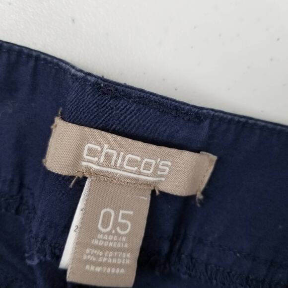 Chico's Navy Blue Cargo Pant Roll Cuff Pockets Elastic Waist Size 0.5 - Picture 3 of 4